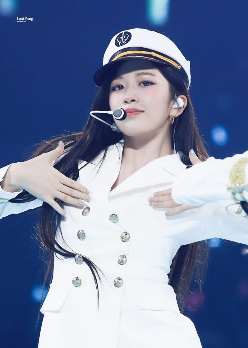 아이브 안유진
