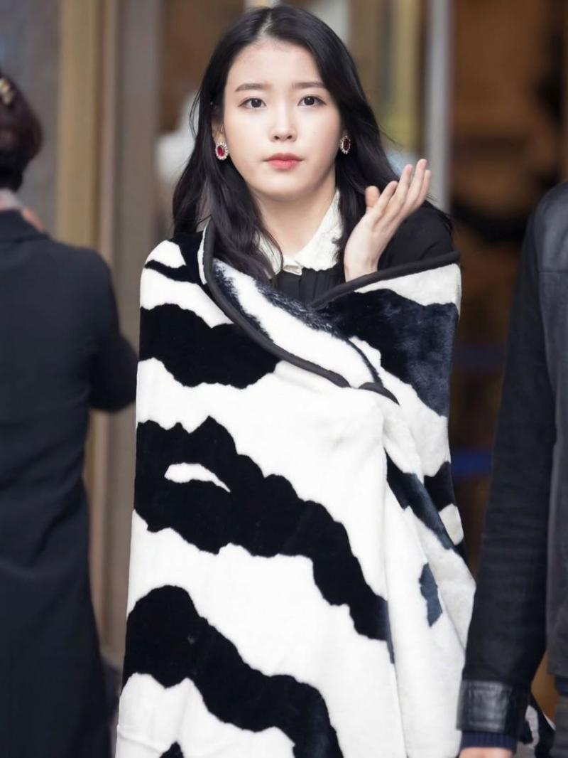 아이유 참이슬 봄포스터 등