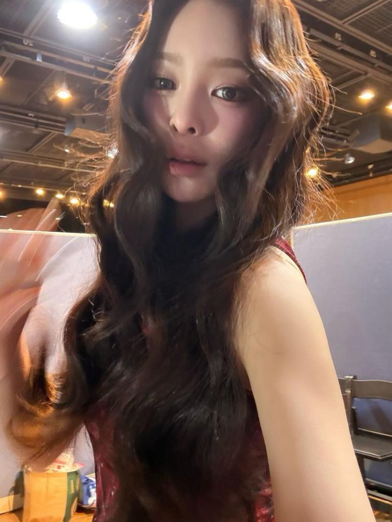 이즈나 방지민, 앳하트 봄, 나현