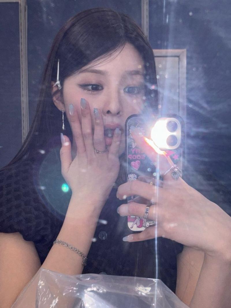 이즈나 방지민, 앳하트 봄, 나현