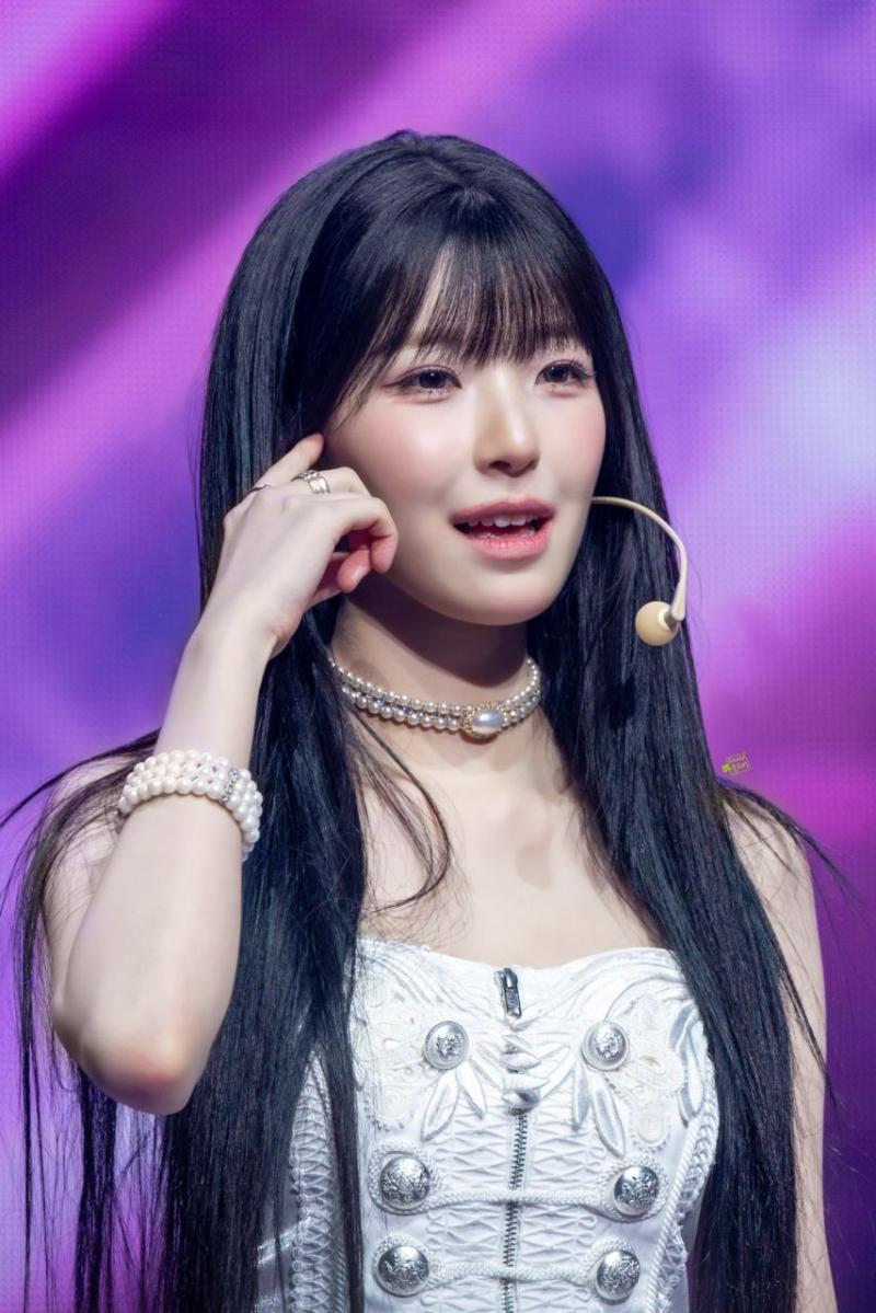 프로미스나인 백지헌