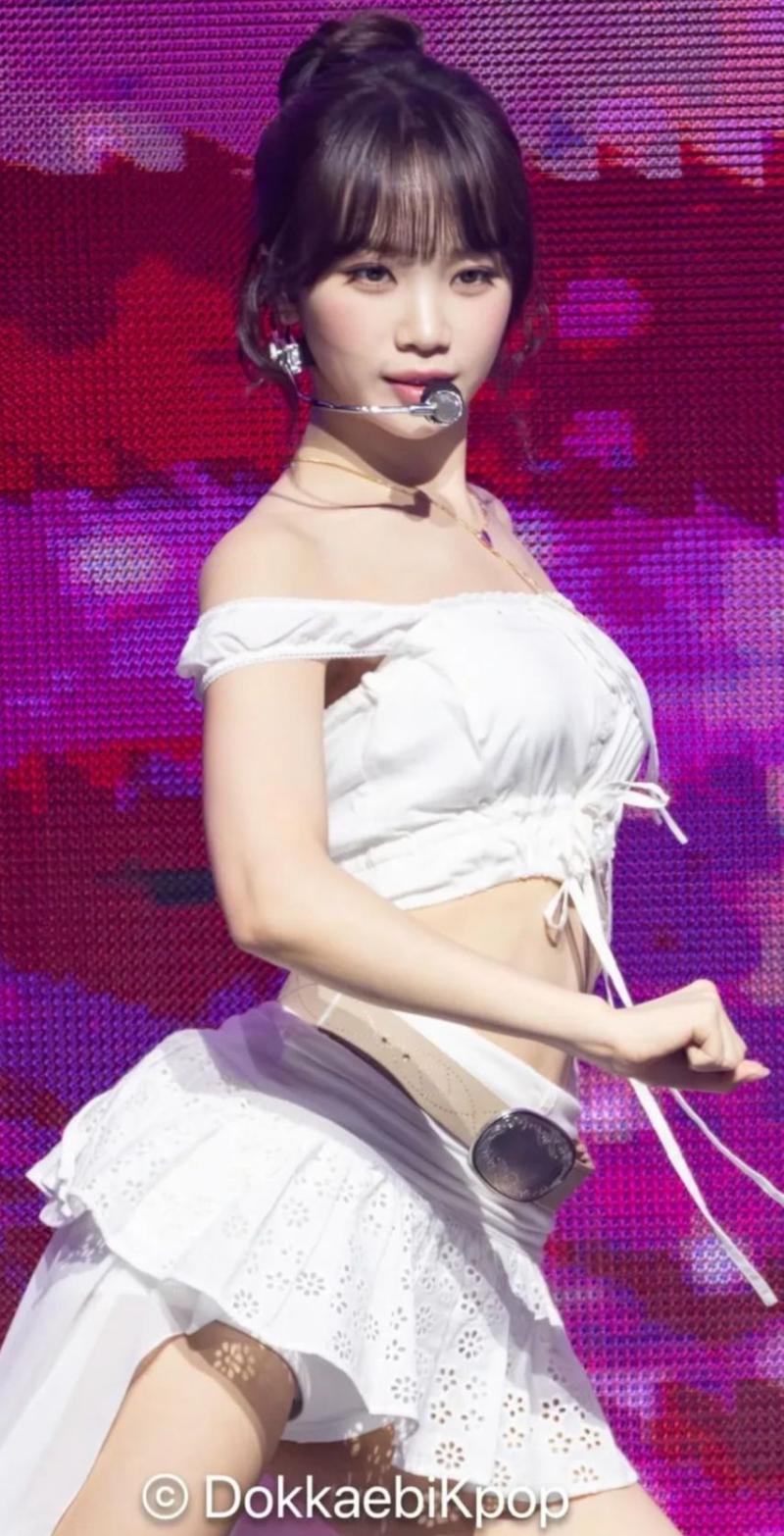 서양남자들에게 인기 최고인  김채연.gif