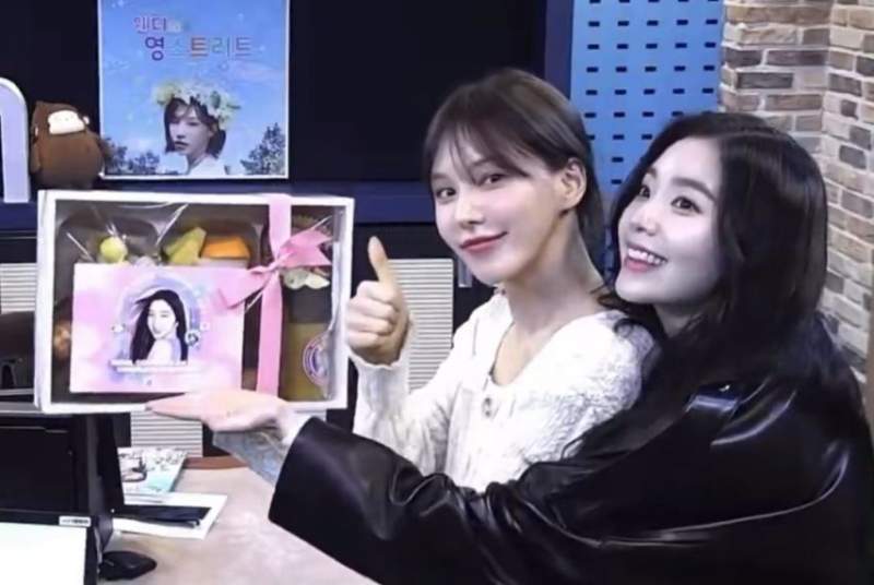 라디오에 본인앨범 홍보 들은 아이린 반응