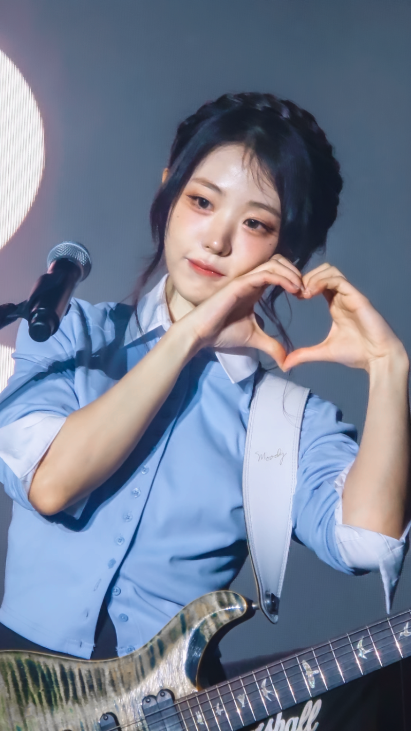 QWER 하나
