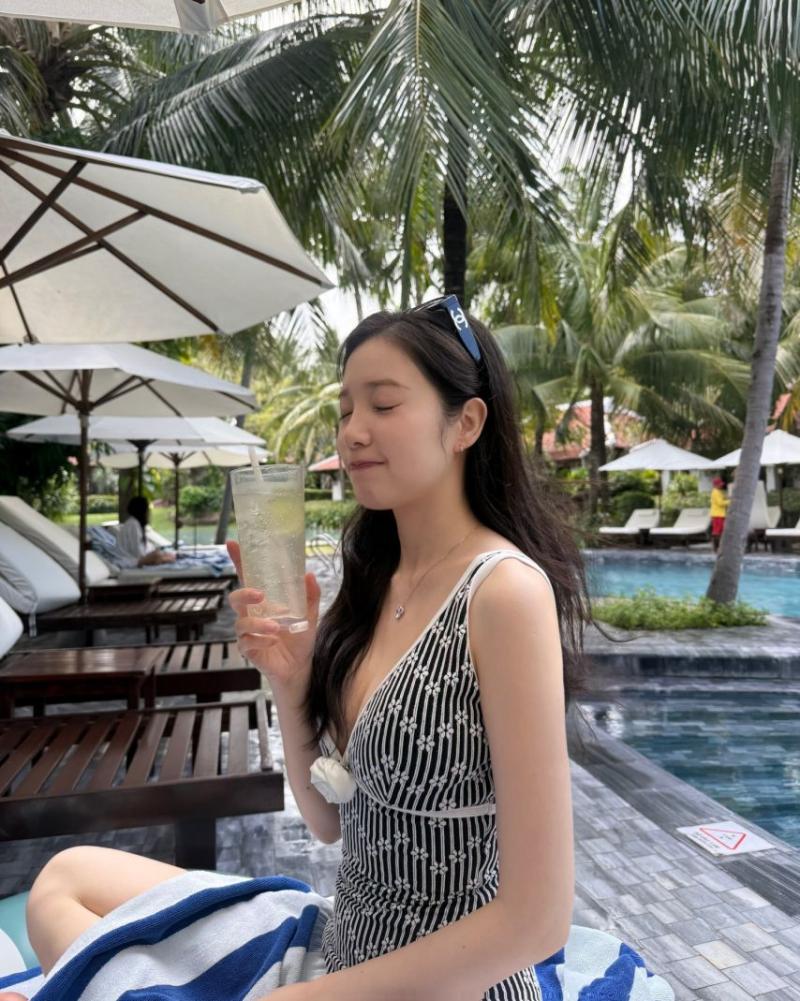 윤채경