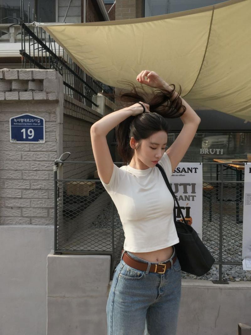 청바지에 흰티 기희현(인스타)