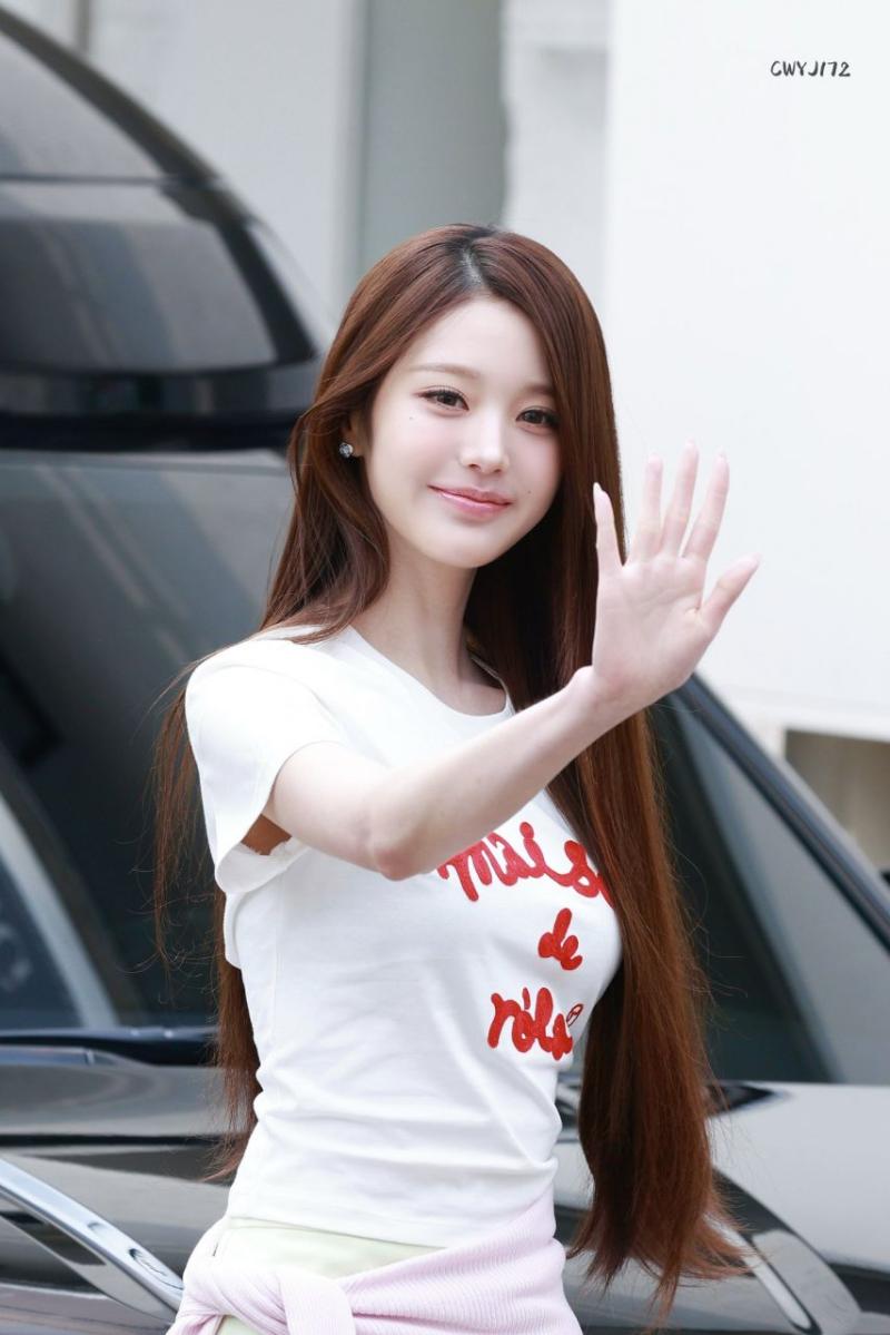 260401 로라로라 서촌 플래그십스토어 포토월 아이브 장원영