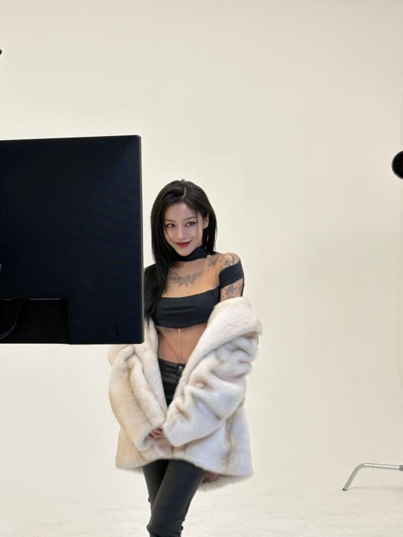 강민아 사냥개들2 지나 역, 강렬한 타투 분장