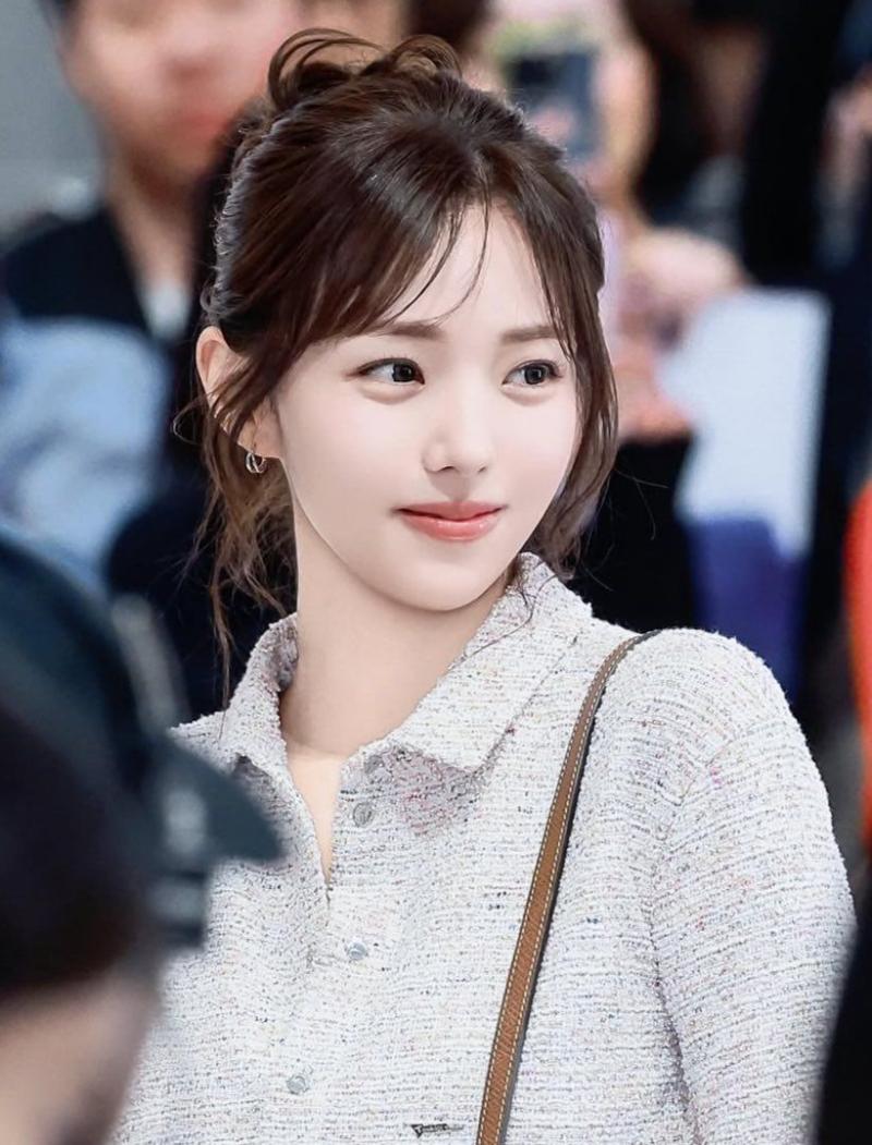 채수빈 롱샴 팝업 포토월