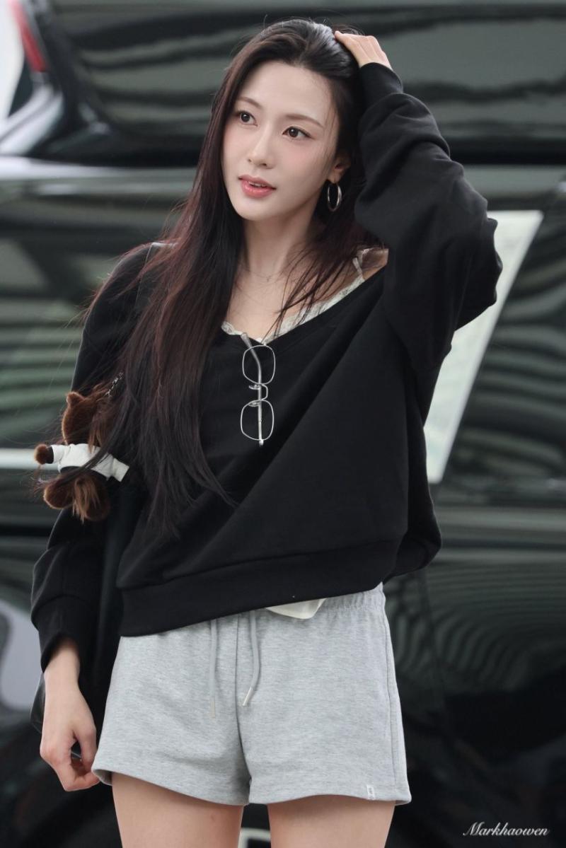출국하는 에이핑크 오하영 260410