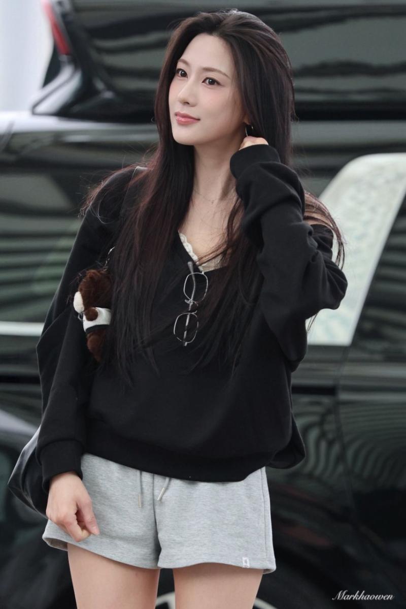 출국하는 에이핑크 오하영 260410