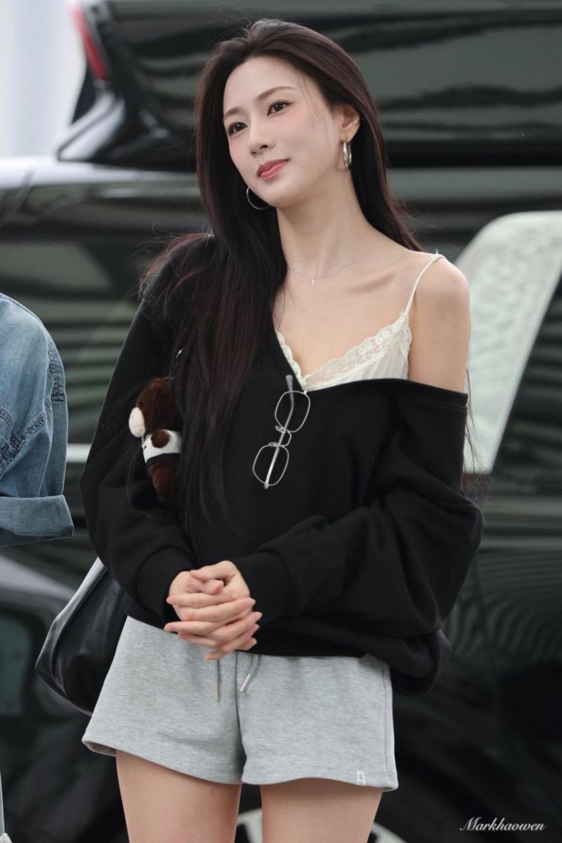 출국하는 에이핑크 오하영 260410