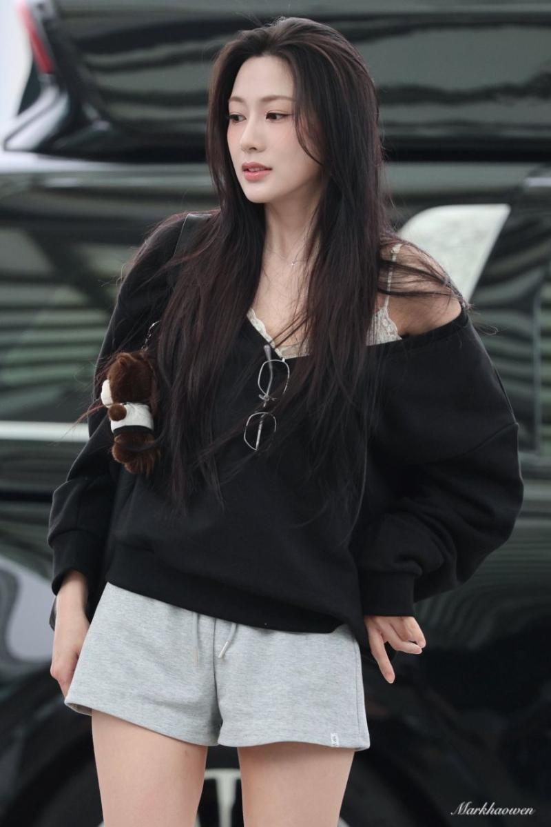 출국하는 에이핑크 오하영 260410