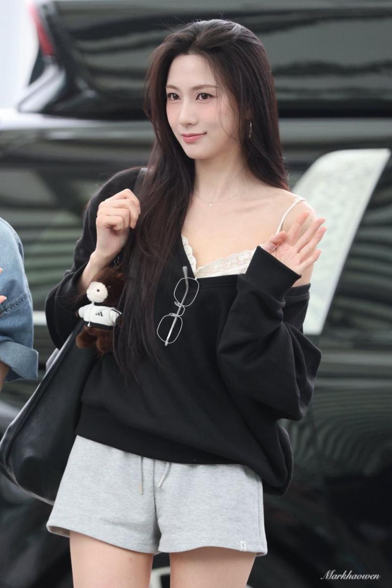 출국하는 에이핑크 오하영 260410