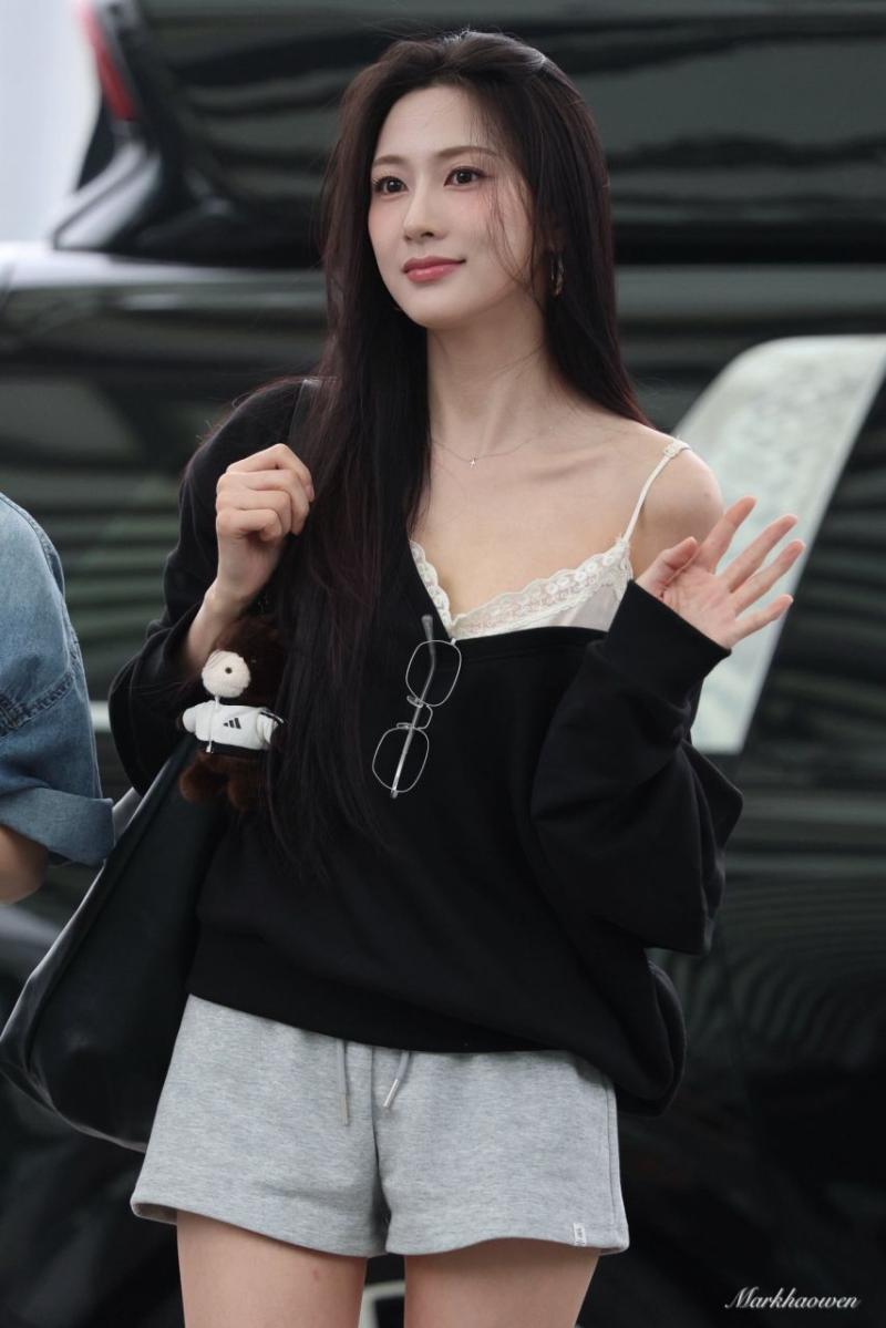 출국하는 에이핑크 오하영 260410