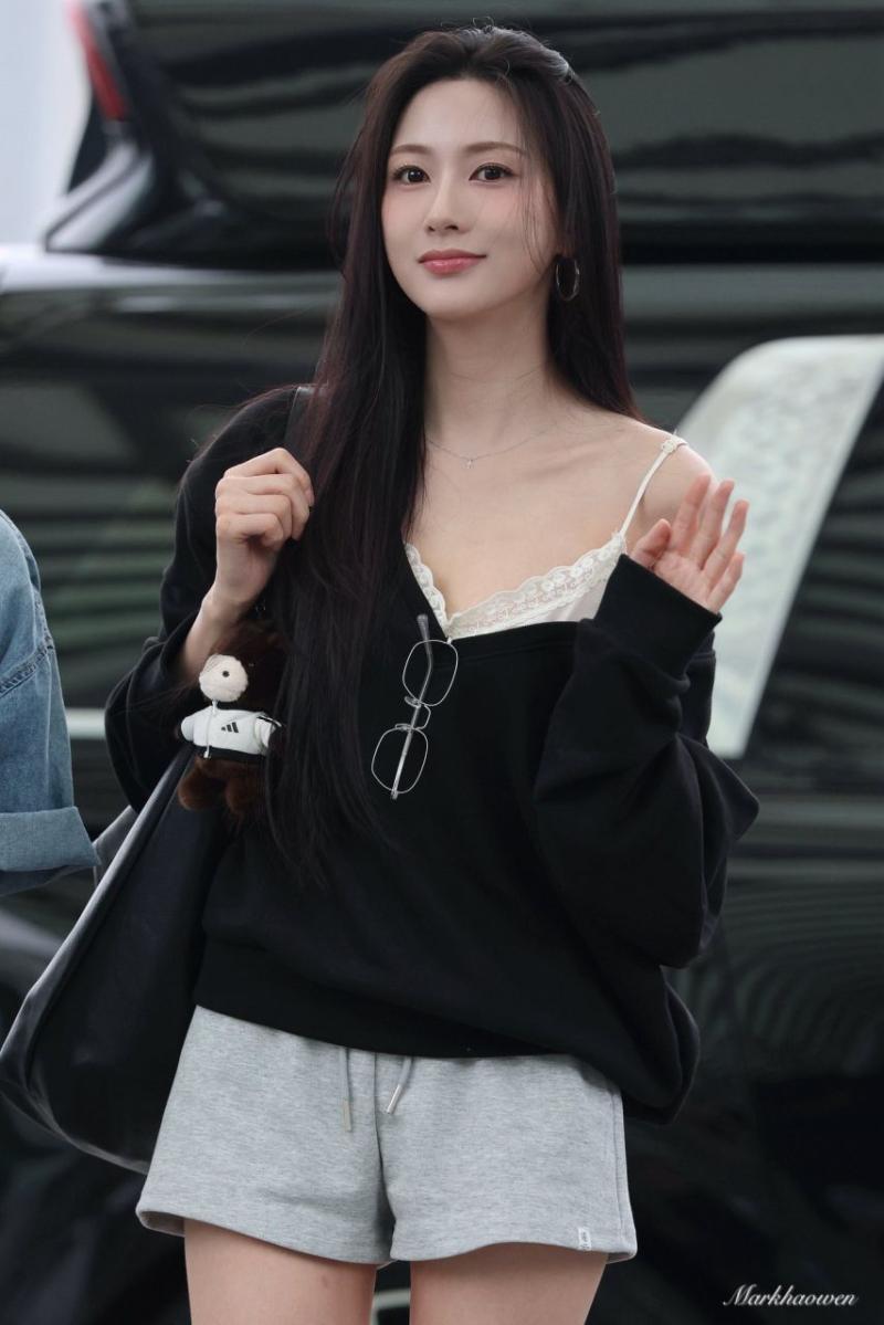 출국하는 에이핑크 오하영 260410