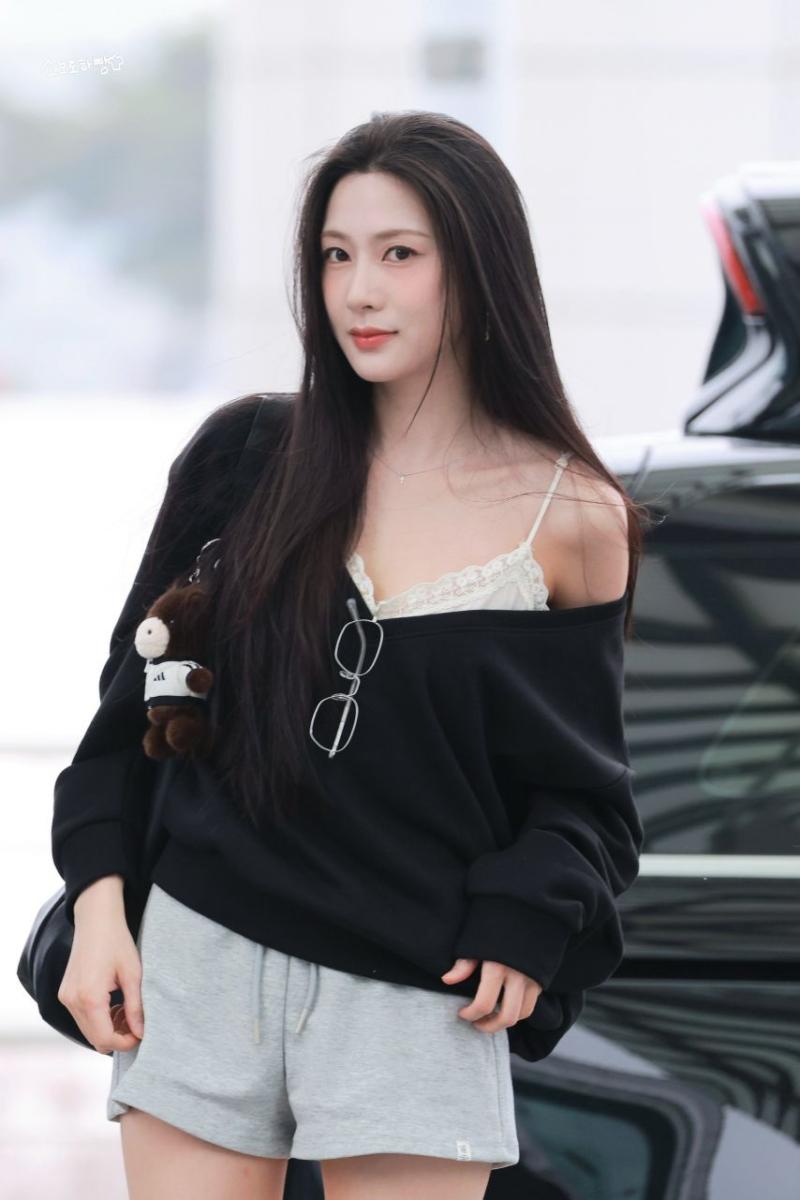 출국하는 에이핑크 오하영 260410