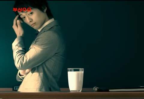2006년 어느 우유광고.jpg
