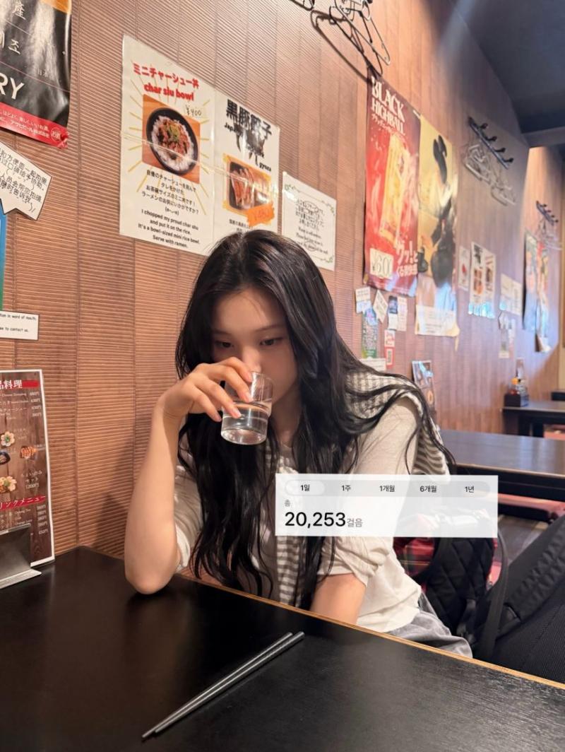 엄지 VIVIZ비비지 인별