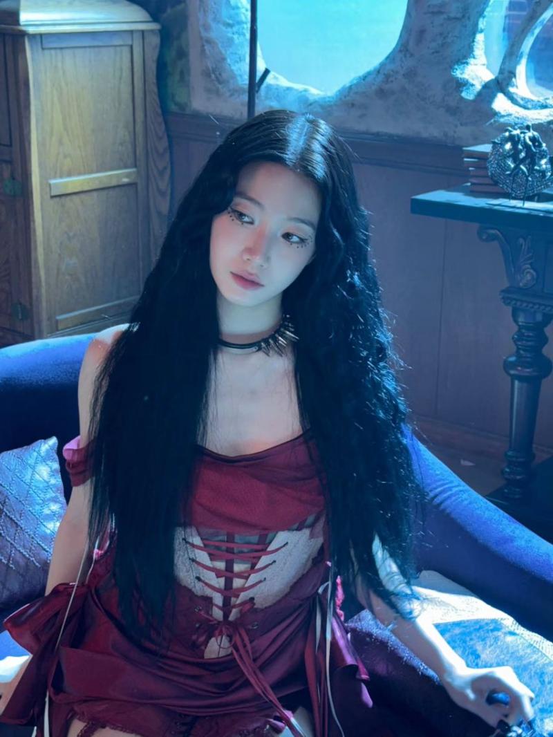 르세라핌 / 김채원,허윤진,카즈하