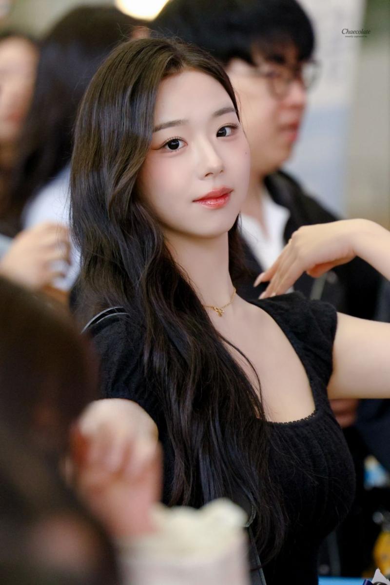 오늘자 출국하는 트리플에스 김채연