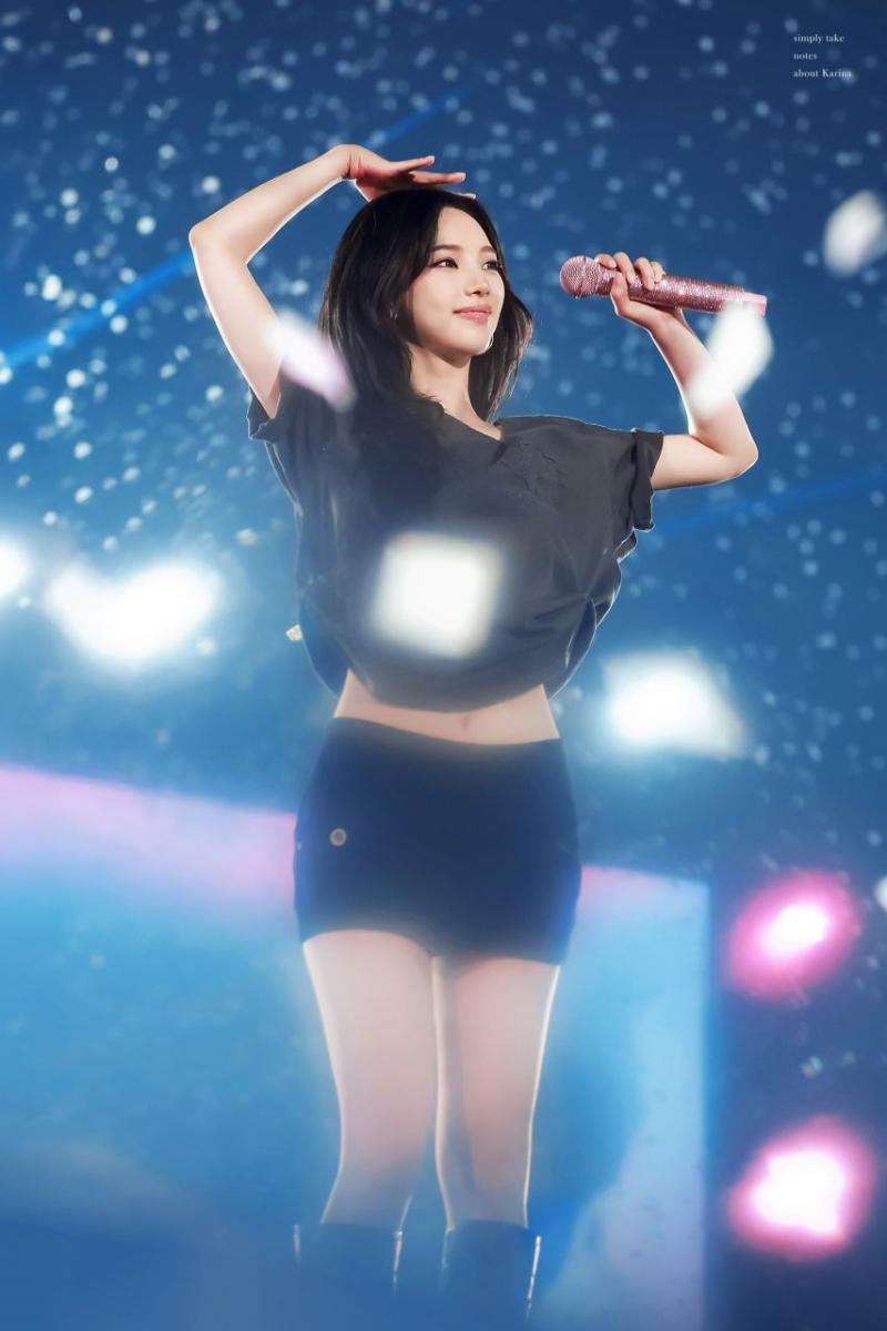 무대 위를 질주하는 에스파 카리나 바운스