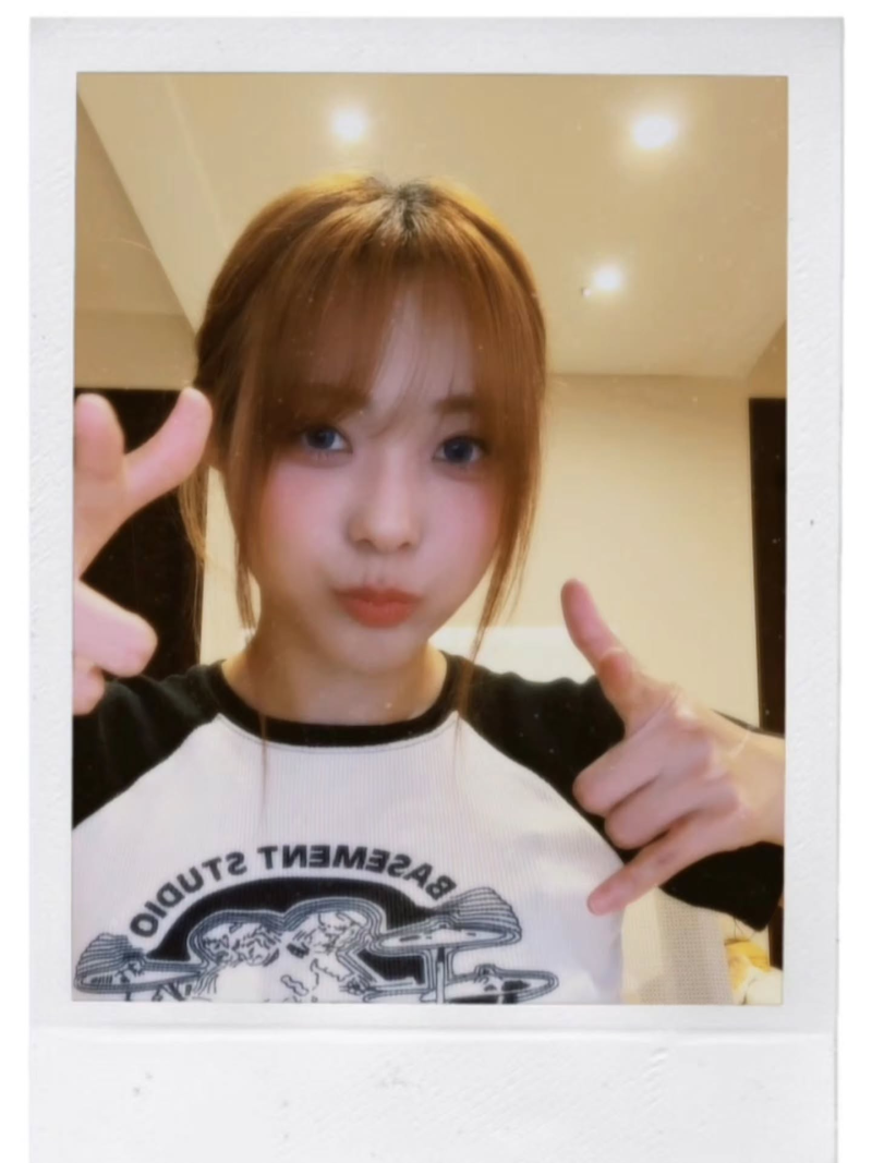 [트리플에스/TRIPLES] 김유연 아찔한 회색 치맛속 지린 엉밑살