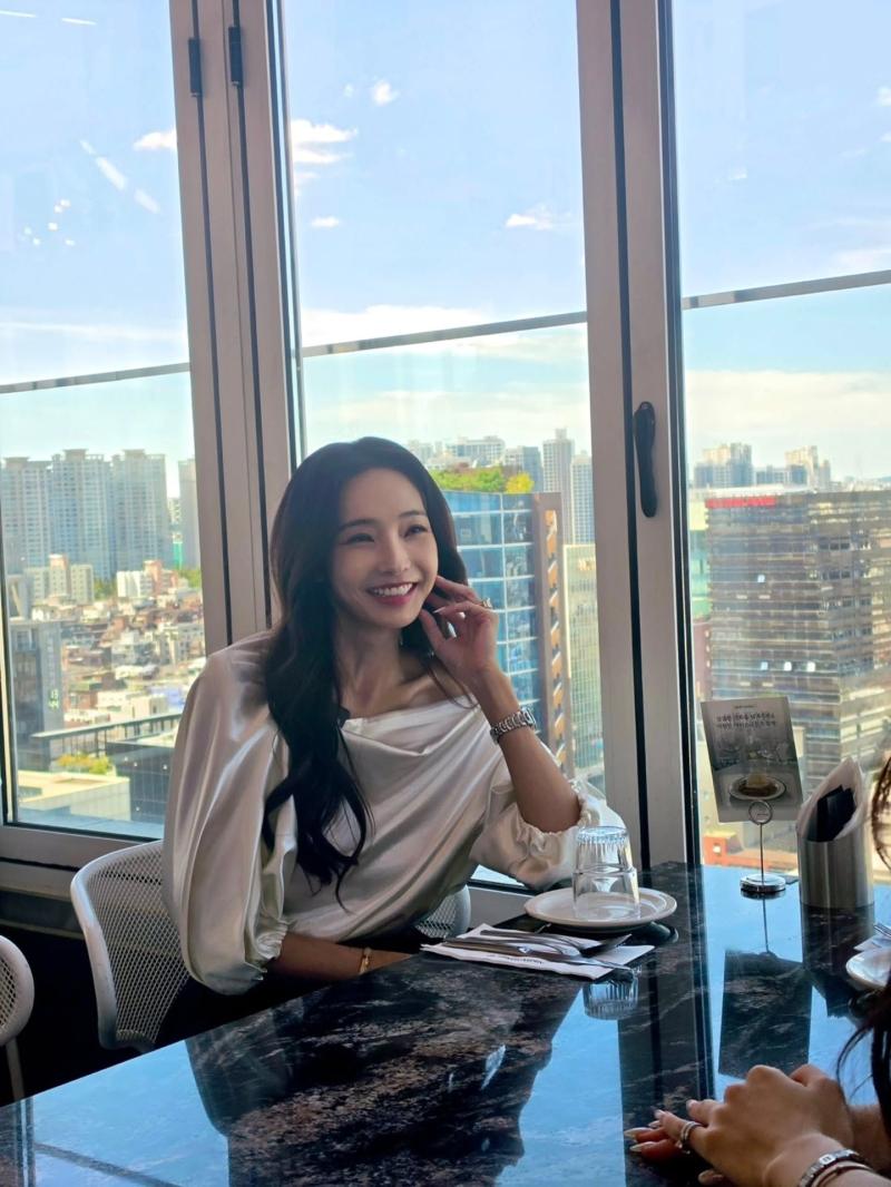 4색 줄무늬 브라탑 프로미스나인 팬사인회 이나경 청치마