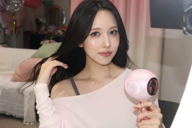플라잉 체어 날아가면서 실시간 자세 교정하는 송하영