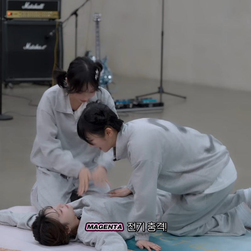 뻗어있는 시요밍을 본 QWER 젠야타와 쵸단 반응
