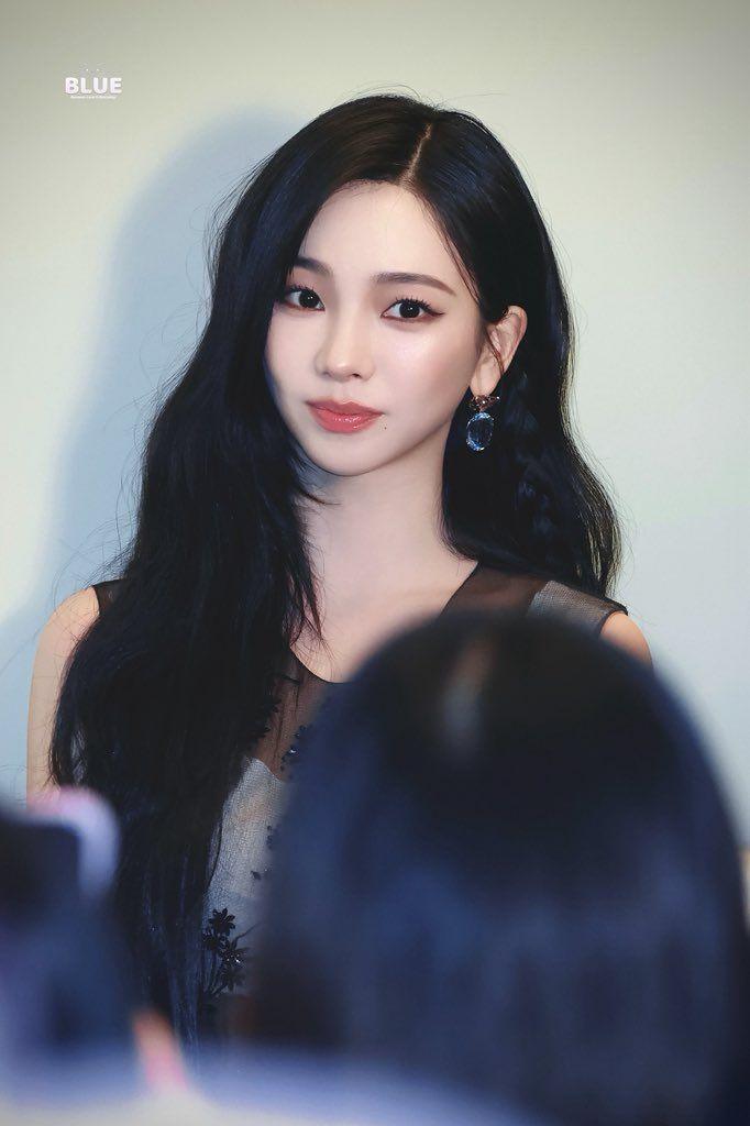 260827 프라다 에스파 카리나