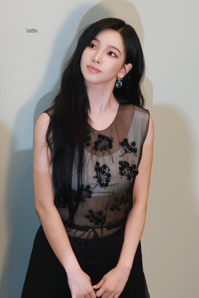 260827 프라다 에스파 카리나