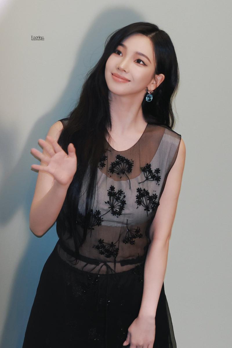 260827 프라다 에스파 카리나