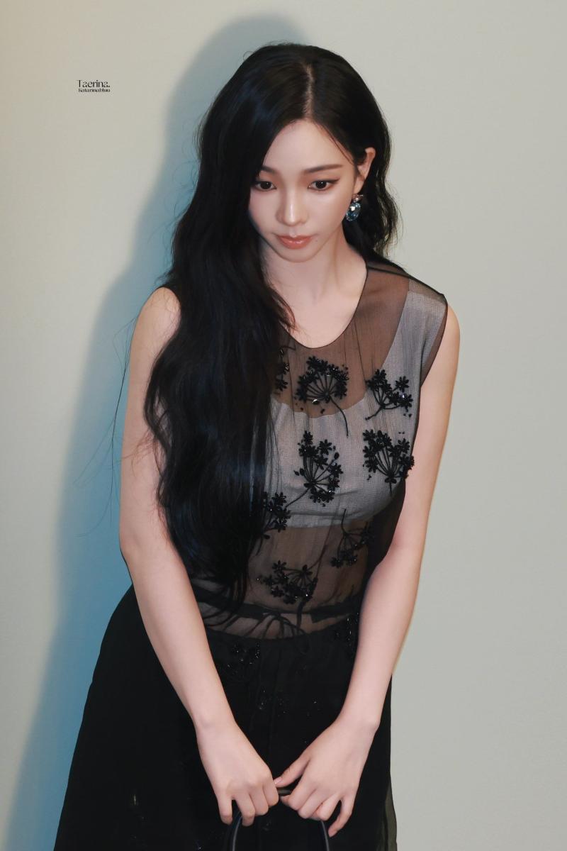 260827 프라다 에스파 카리나