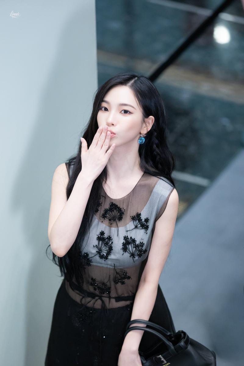 260827 프라다 에스파 카리나
