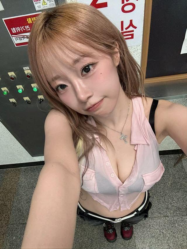 제니 아디다스 화보.jpg
