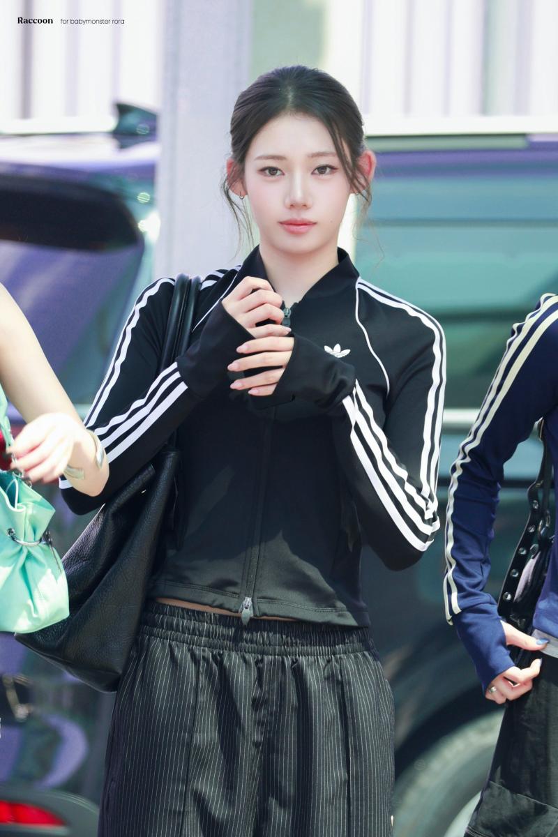 오늘 출국하는 베이비몬스터 로라