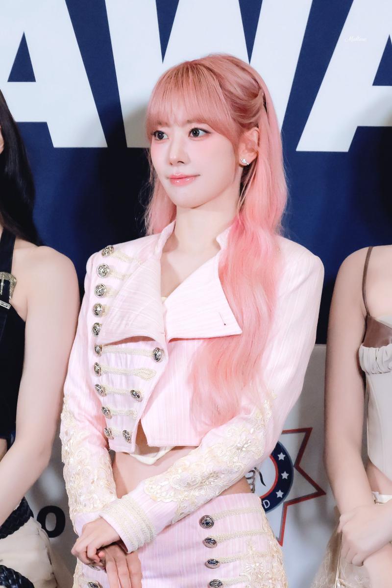오늘 출국하는 베이비몬스터 로라