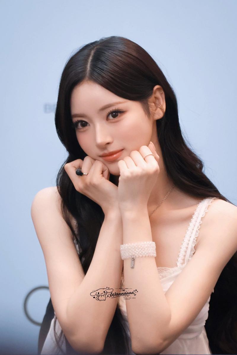 오늘자 미야오 안나 스타필드 수원 팬사인회
