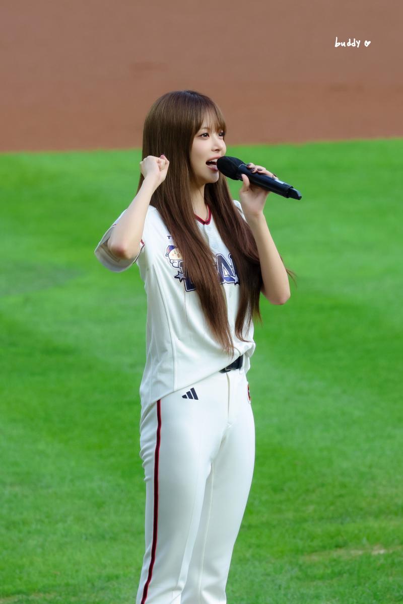 르세라핌 홍은채 두산 시구 행사 260829