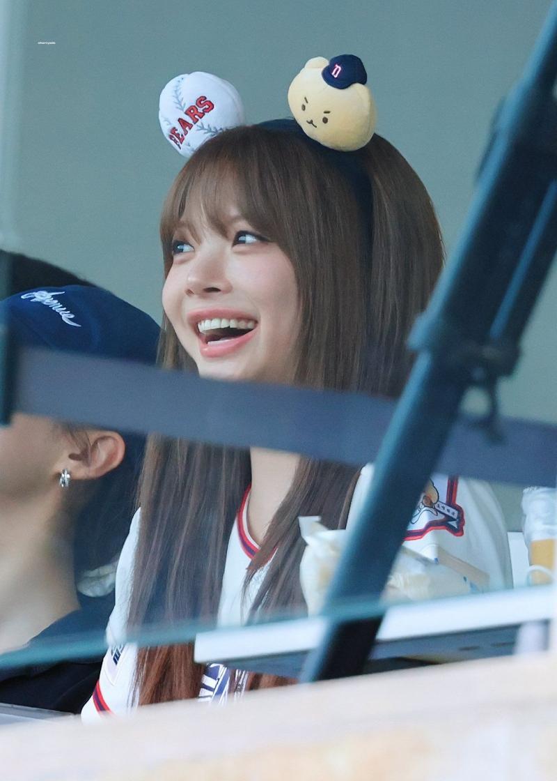 르세라핌 홍은채 두산 시구 행사 260829