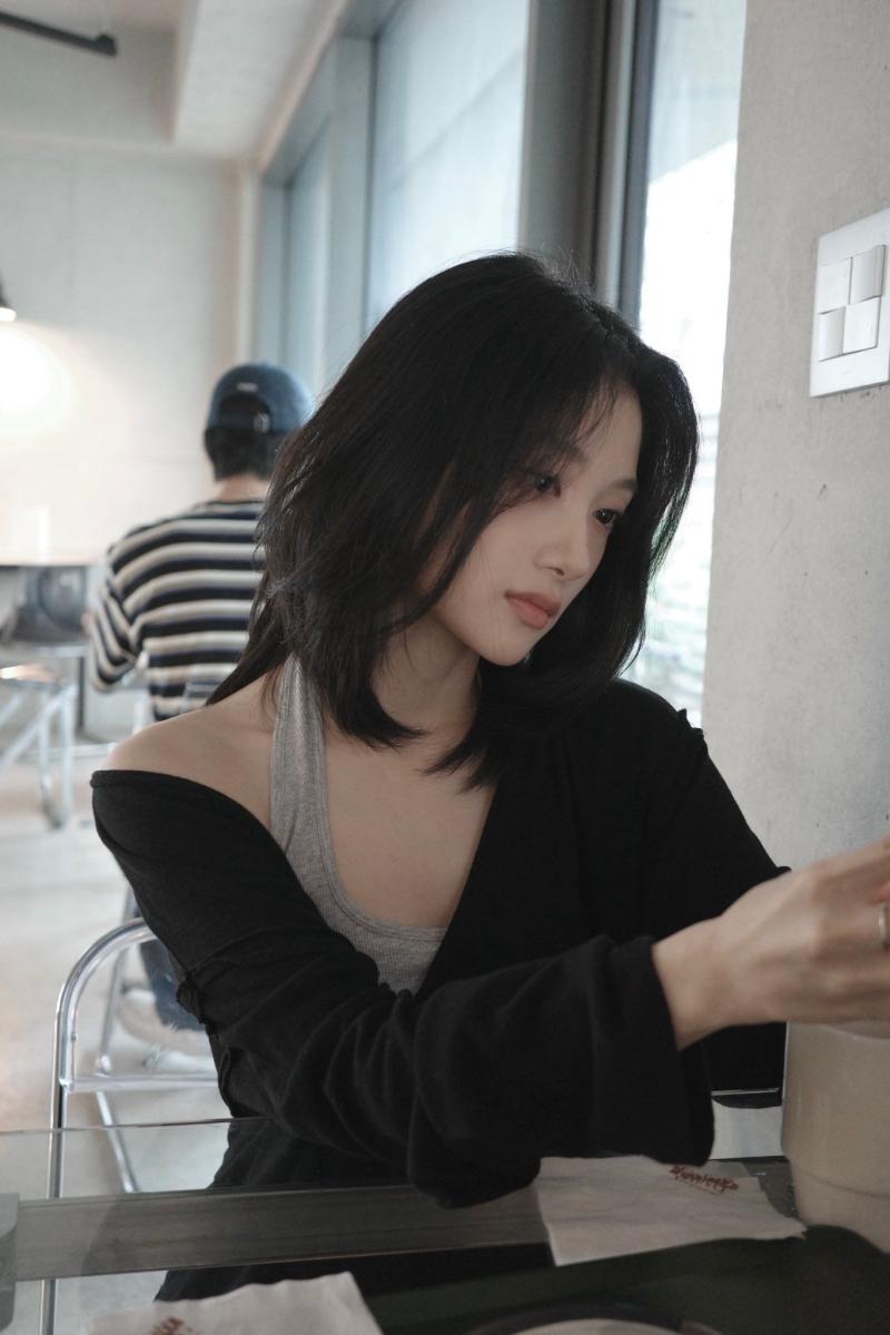 오늘자 화장품 행사장에 온 미야오 안나