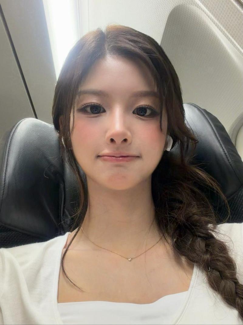 천하의 권은비도 송지효 옆에 서면....mp4