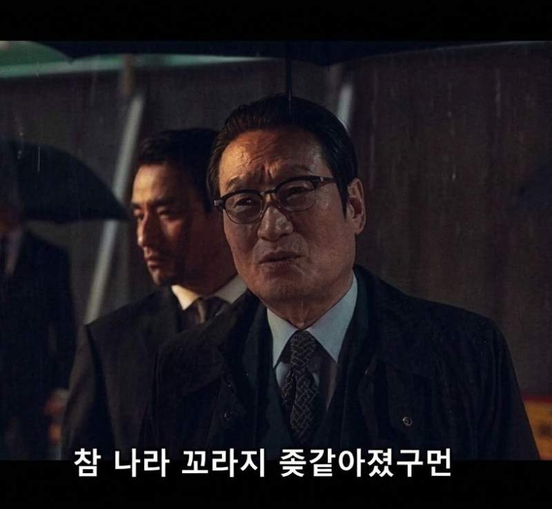 터널에서 차선 하나막고 촬영하는 정신나간 예비부부.jpg