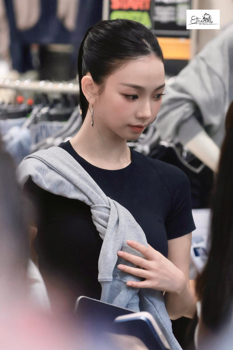 오늘자 카리나 260901 나이키 NIKE STUDIO FLEECE