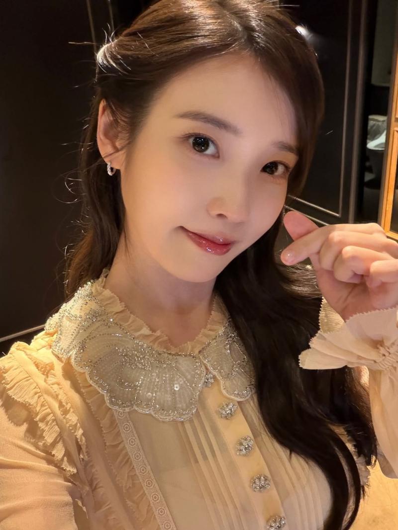QWER 마젠타 눕방 흰 슬립 슴골