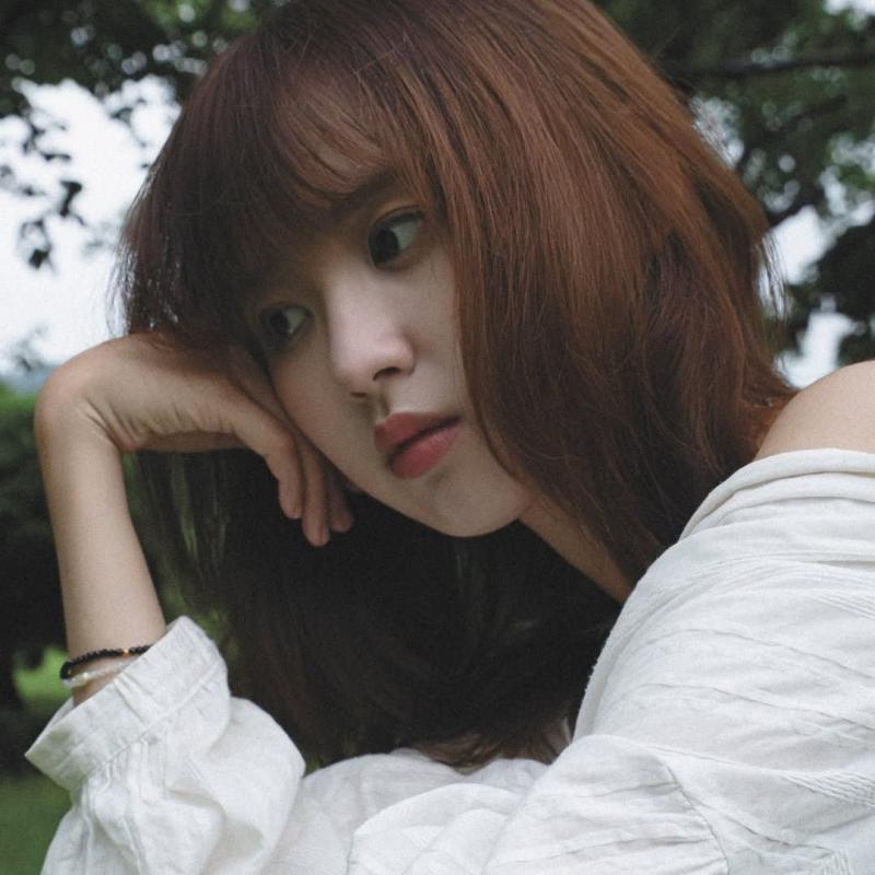 흰 크롭티 복근 배꼽 오드유스 예음 ODD YOUTH Yeeum