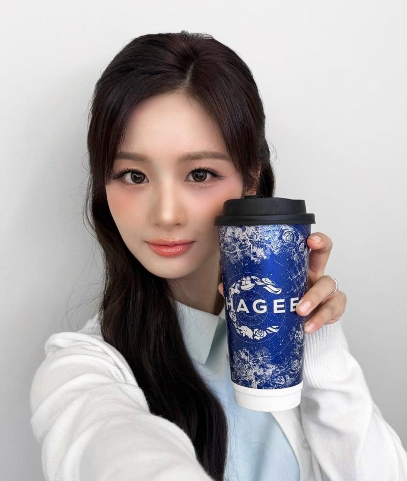시스루 블랙 코르셋룩 목에 땀 CLC 최유진 YUJIN