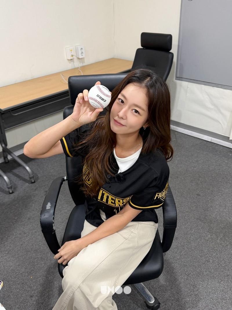 웃는게 너무 귀여운 프로미스나인 팬사인회 이채영