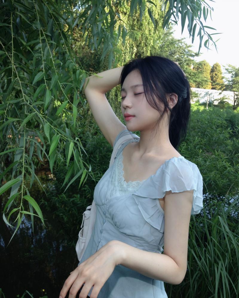 엄지 VIVIZ비비지 인별